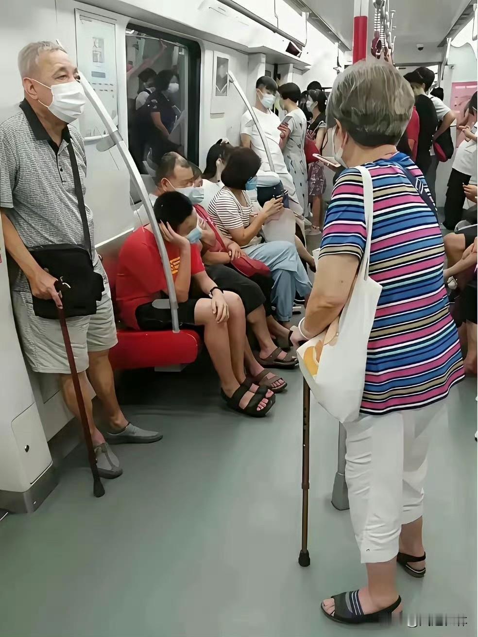 如果我们老了也成为这样的老人，你还想出门吗？