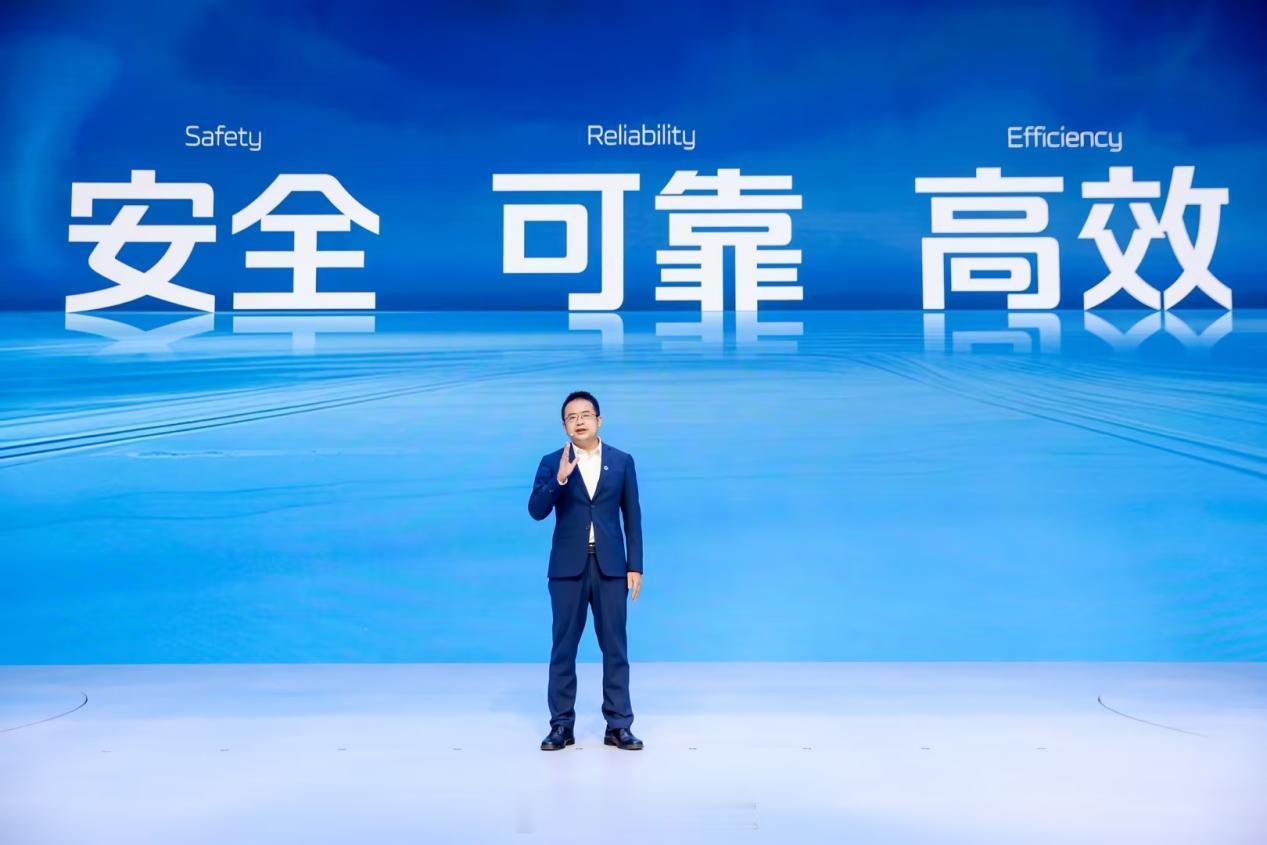 2026北京车展迎来了长安凯程Robovan无人物流车全球首秀！现场京东物流批量