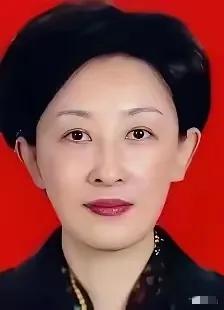 又揪出一个巨贪金额高达9.7亿元。首富夫人跨境逃亡失败了
这位落网者是57岁的郝