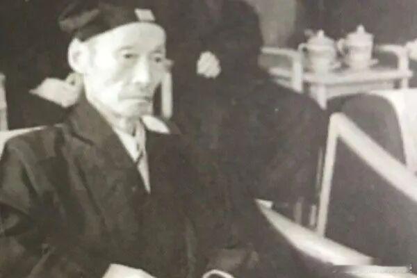 图一二抗战时期的僧兵图三五台山抗日“和尚连”图四抗日道士李圆通，曾参与搜救狼牙山