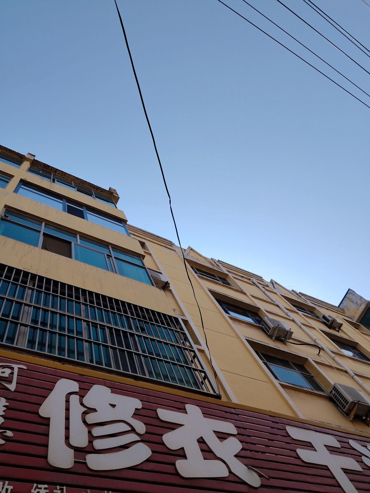 山西人的午睡，第一次让我烦恼！
孩子明天开学，书包拉链需要修。14：15，老板在