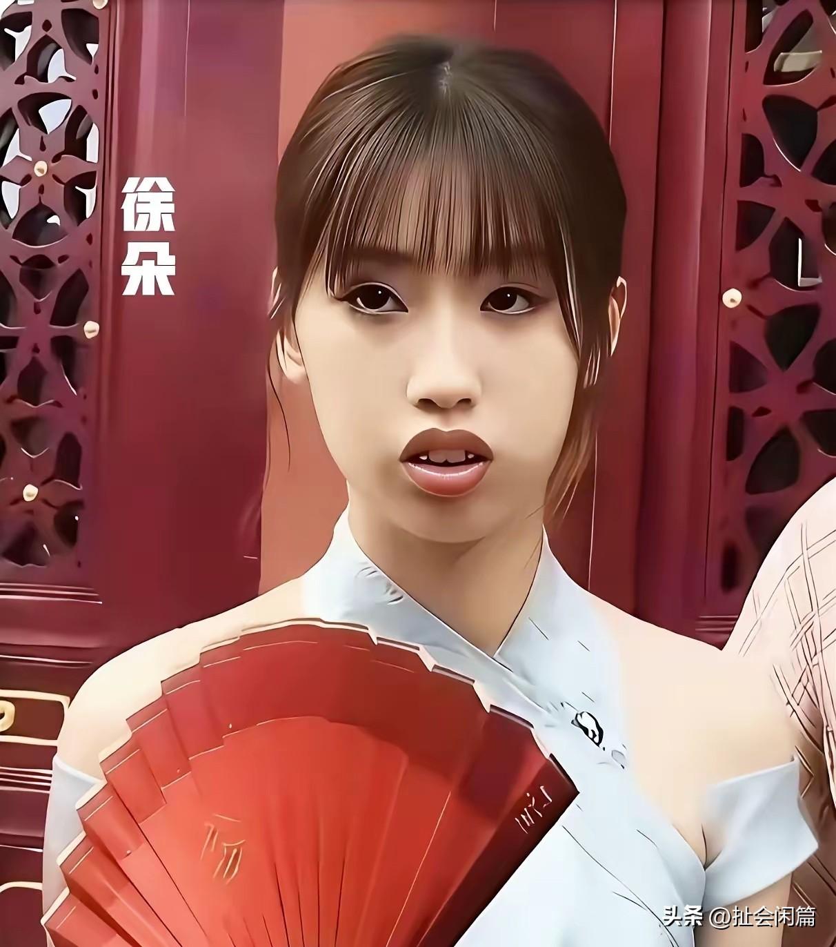 这么有钱怎么不整整牙啊？
普通人遇见这样的情况，都会戴牙套，调整一下，不知道为什