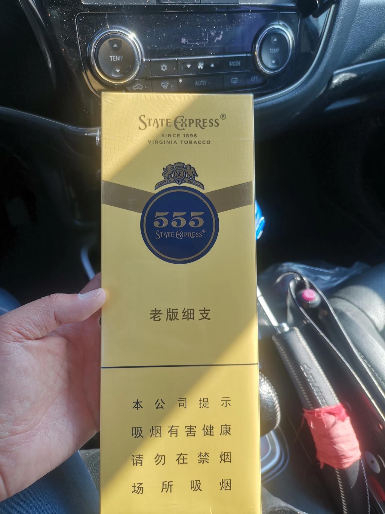 不怕大家笑话！别人家都是老公抽烟，我家却是老婆抽烟，她一个月三四千块钱的工资，每