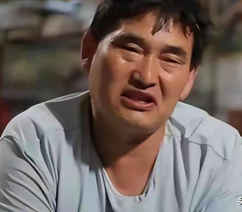 大衣哥告诉记者，他在地方文旅的要求下，在旅游区唱了一首歌《弹起我心爱的土琵琶》，