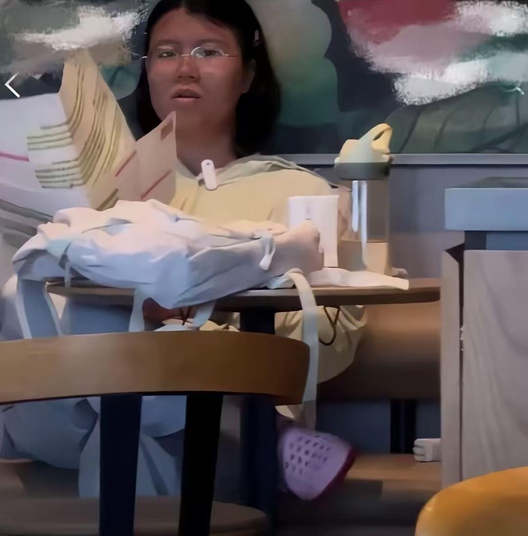 还没考上公务员就这么嚣张，如果考上了那还得了？
 
最近网上一段视频引发巨大讨论