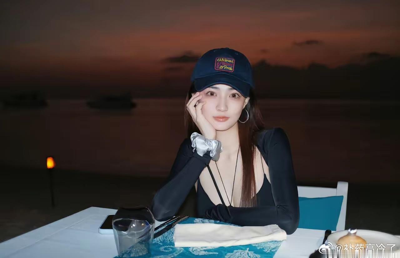 比她小五岁的弟弟诶 长得是还挺可，几年了？蹲一波后续吧！幸福就好！ 
