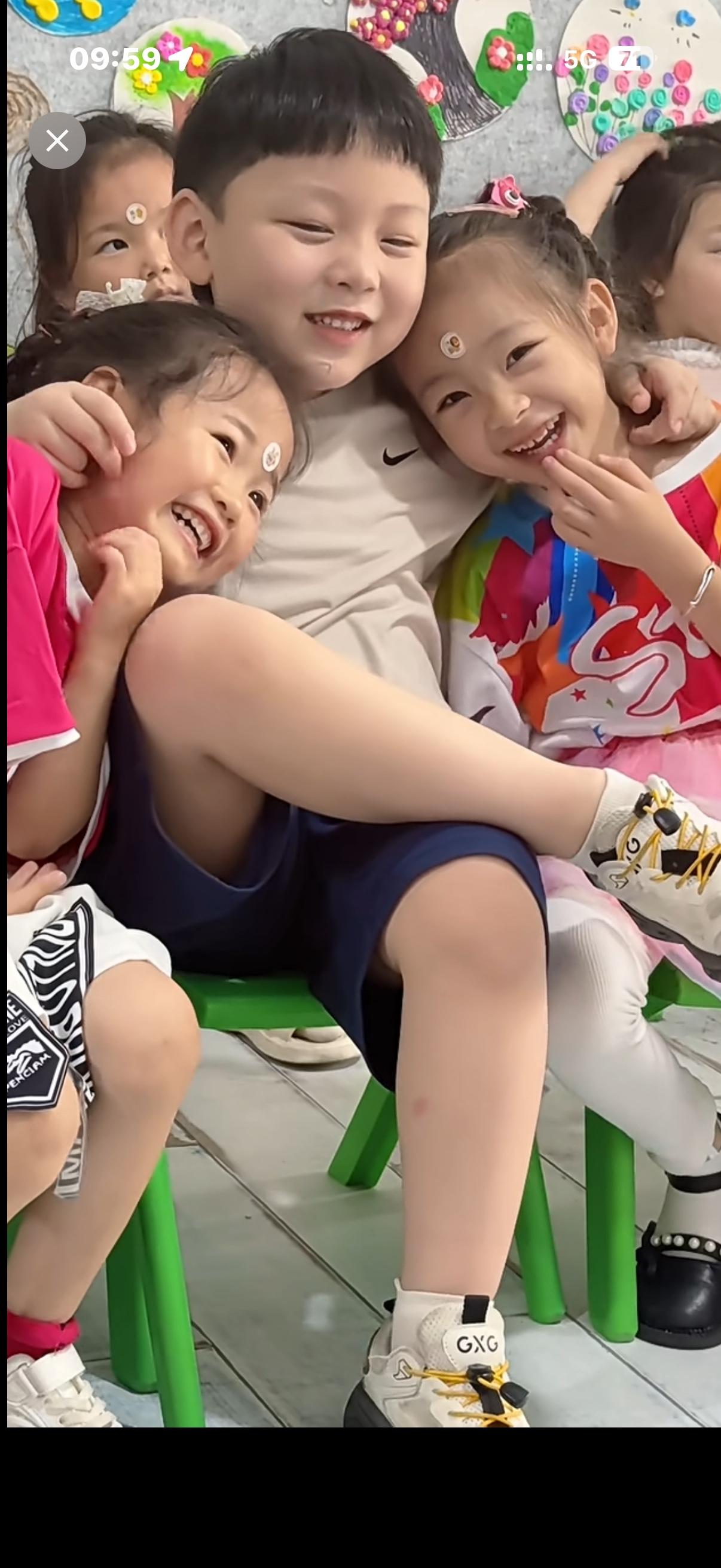 这小兔崽子，耐克一穿，
这么小，人生都已经达到了巅峰！