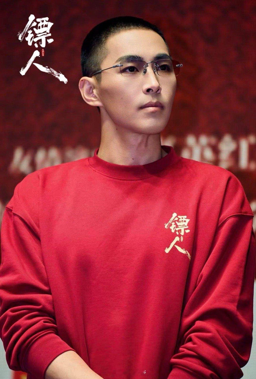 陈丽君白那日苏想演镖人更想演疯人 陈丽君大漠女王的造型明明那么美，白那日苏阿罗汉