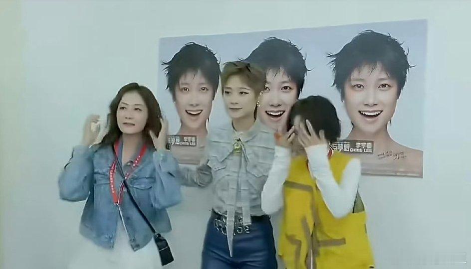 叶一茜曾轶可黄雅莉看李宇春演唱会能让这么多老友甘愿到场的人，靠的从来不是排场，而