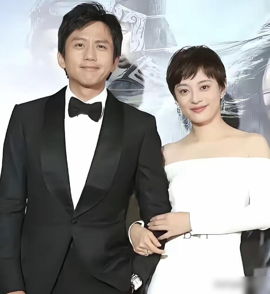孙俪当街跟人撕破脸，邓超黑着脸抱走孩子，16年恩爱全是演的？
你可能不知道，就