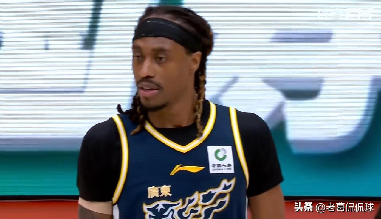 广东东阳光外援麦考尔终于支棱起来了！在今天广东东阳光主场迎战四川丰谷酒业的比赛中