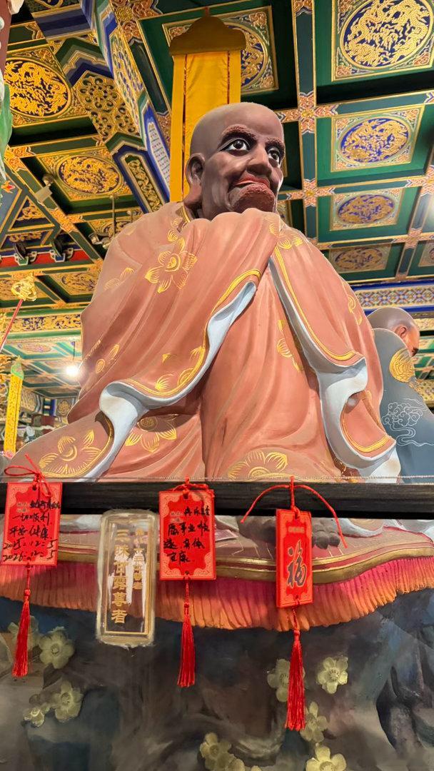 你们玩过数罗汉吗？我们家两位一个数出来三昧甘露尊者，一位行无边尊者。  ​​​