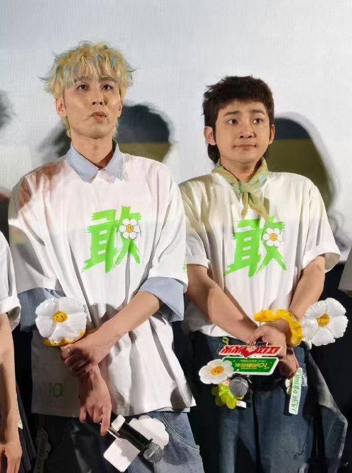 朋友靠唱京剧紧急撤回我跳楼 如果蒋龙要跳楼，张弛的解决方案是：唱京剧。听起来离谱