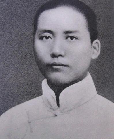 1957年伏罗希洛夫来访，毛泽东直言主席一职太复杂，表达想当教授教书的真实心声！