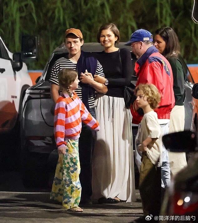 荷兰弟给赞达亚和罗帕新片《爱情抓马》打call ！真夫妻还是好磕 