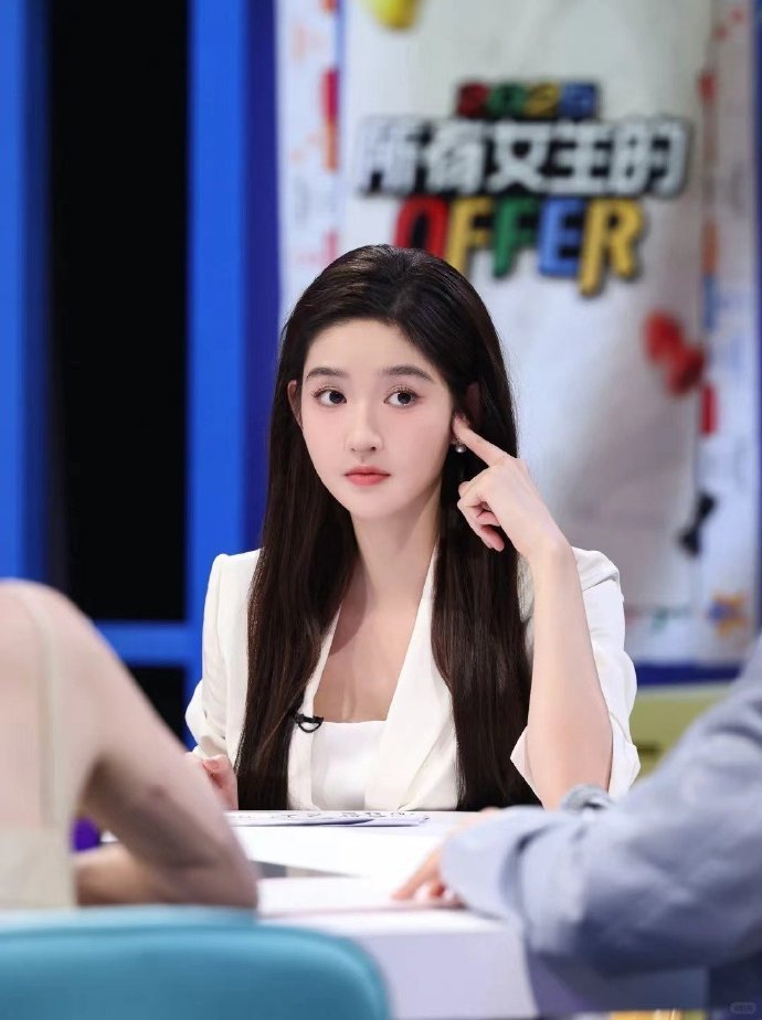 李佳琦双十一OFFER爆款来袭谁能够拒绝这一次的购物的狂欢呢？而且还是在双十一这