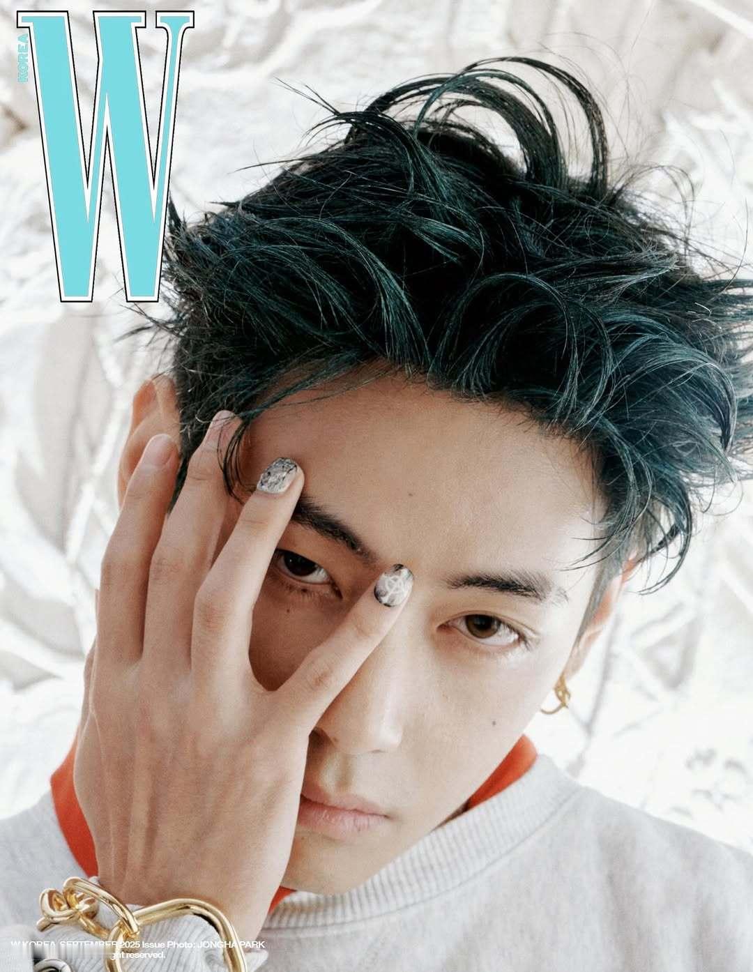 金泰亨 V × W Korea September 2025.W 韩国版金九刊?