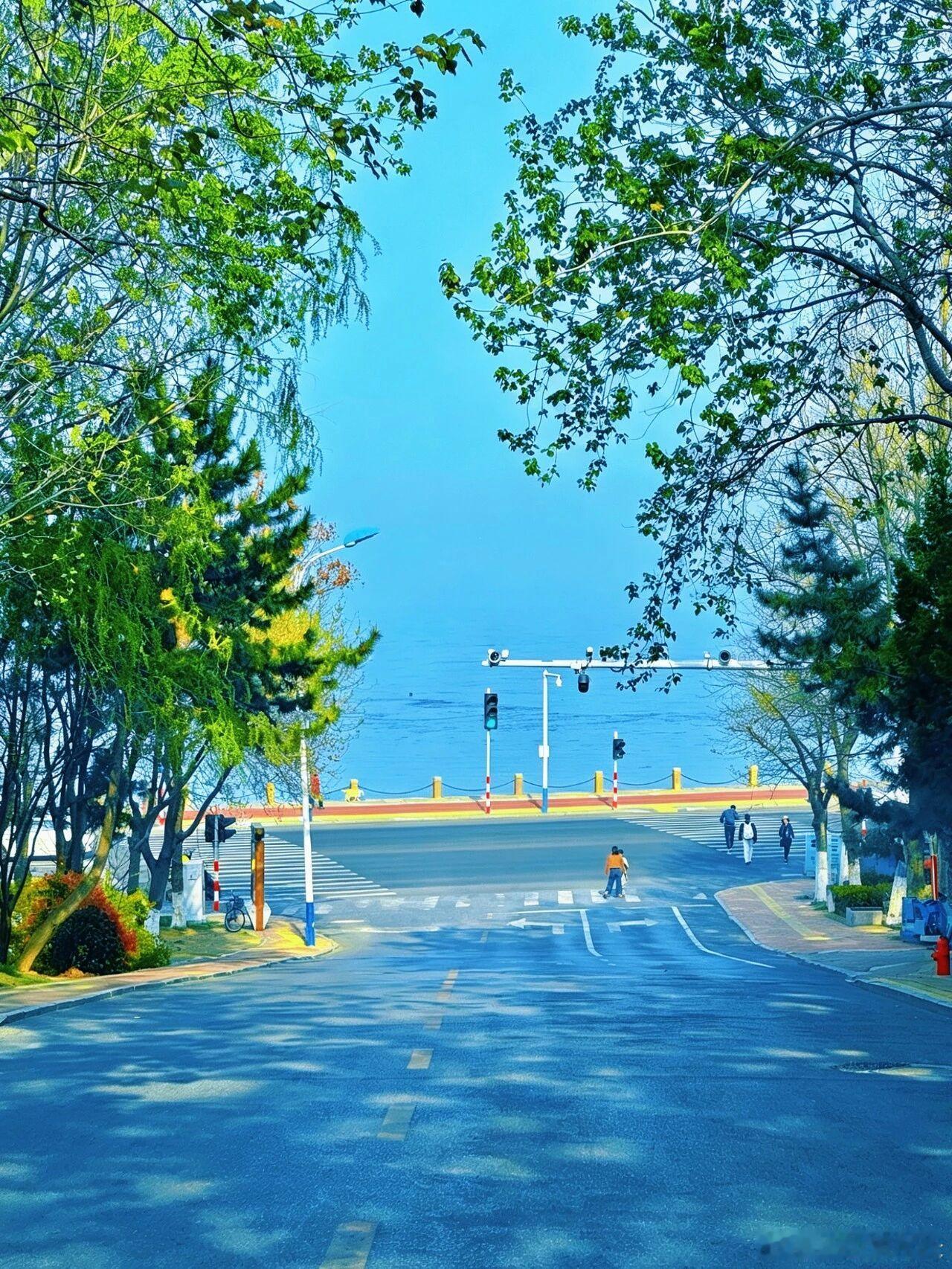 烟台滨海路机位合集来了 烟台“通海小路”美到离谱！烟台，1071公里海岸线，蜿蜒