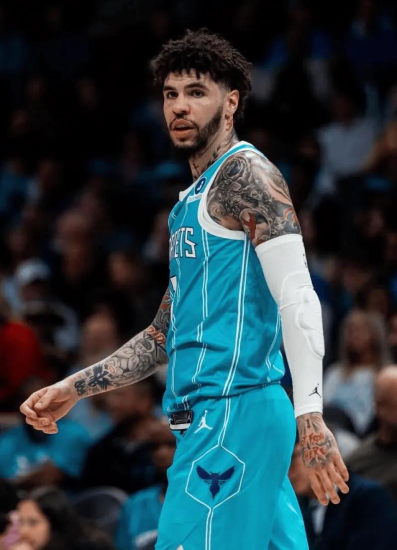 拉梅洛-鲍尔近4战场均得到24.8分7.5助攻5.3篮板2.3抢断
03月26日