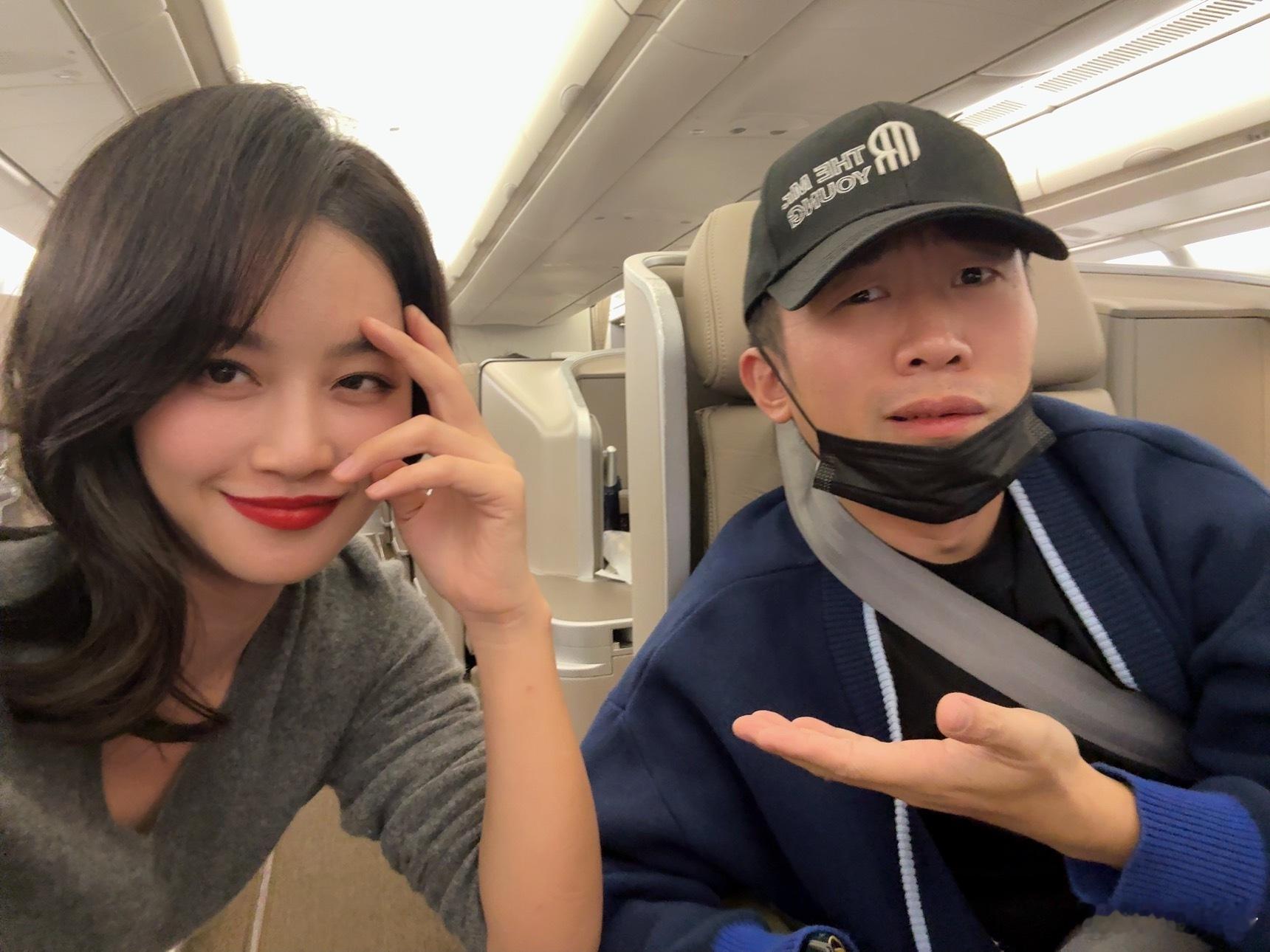 #蓝盈莹飞机上问杨迪去哪#  蓝盈莹和杨迪在飞机上的小插曲确实是够搞笑的！问杨迪