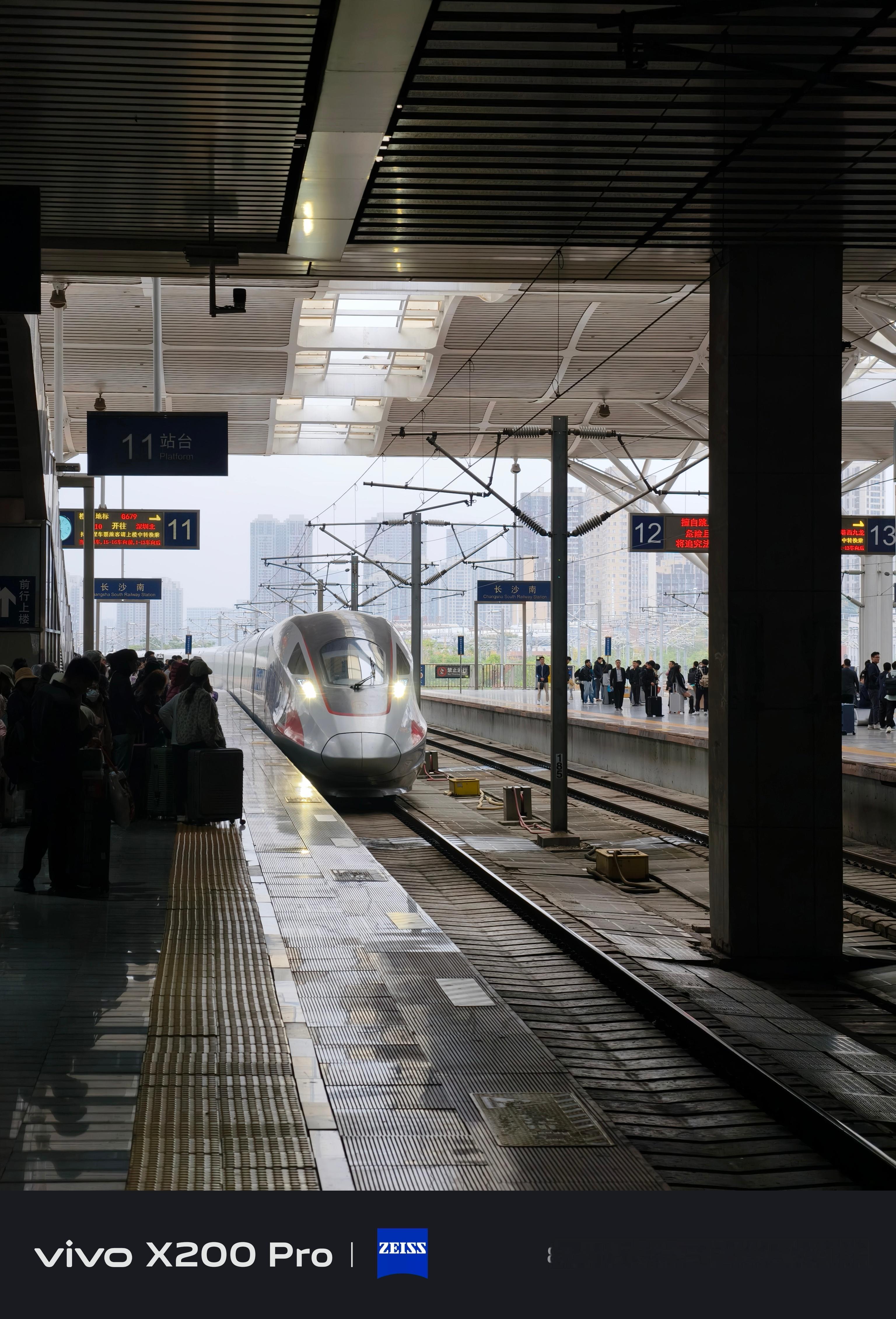 繁忙而疲惫的周末，继续打高铁回深圳出差长沙今天变天非常冷，而到深圳的温度又立马能
