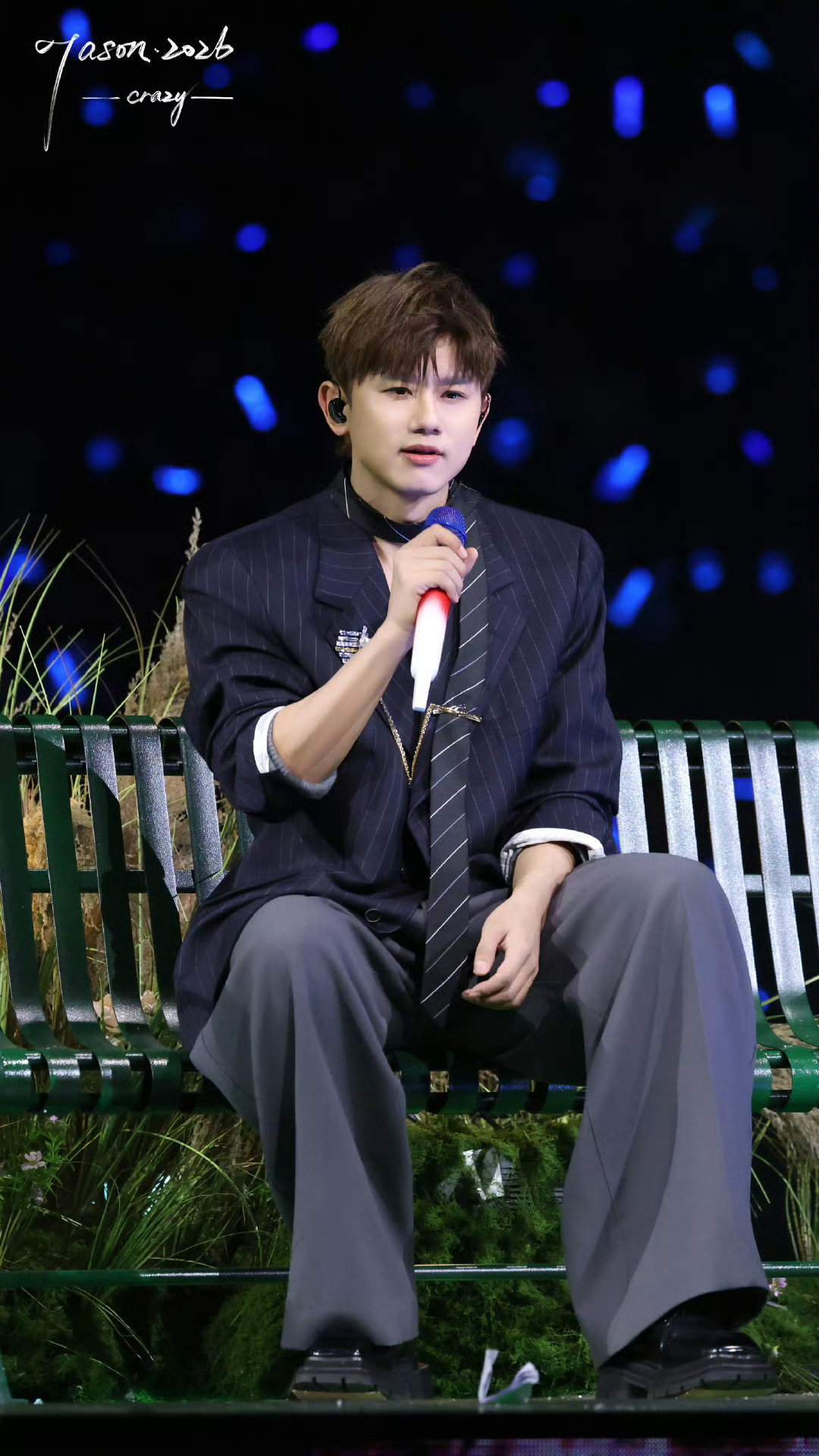  不是手抖是跟着张杰蹦迪太嗨了张杰未live巡回演唱会张杰成都演唱会，蹦迪氛围拉