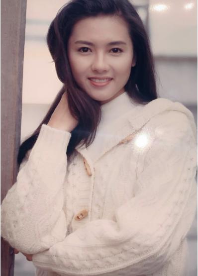 1996年，马上就要结婚的李丽珍，因为禁不住王晶高达400万片酬的诱惑，选择再次