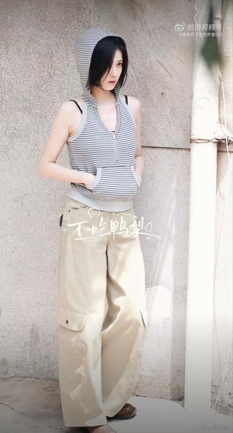 白鹿开到荼蘼连帽衫好帅白鹿王韵娜连帽衫路透休闲连帽衫适配角色状态，白鹿王韵娜路透