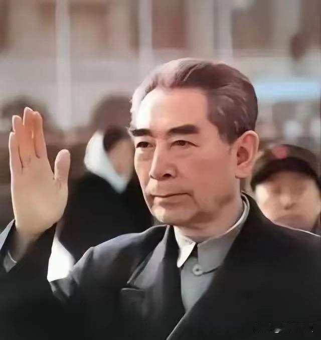周总理有个习惯，坚持了一辈子。
他吃饭，碗里从来不会剩下一粒米
 
这个伴随一生