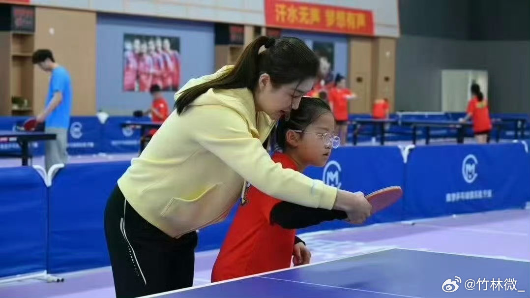 陈梦回应下一代问题陈梦不光自己打得好，还一心想带好新一代乒乓球员，这份用心和责任