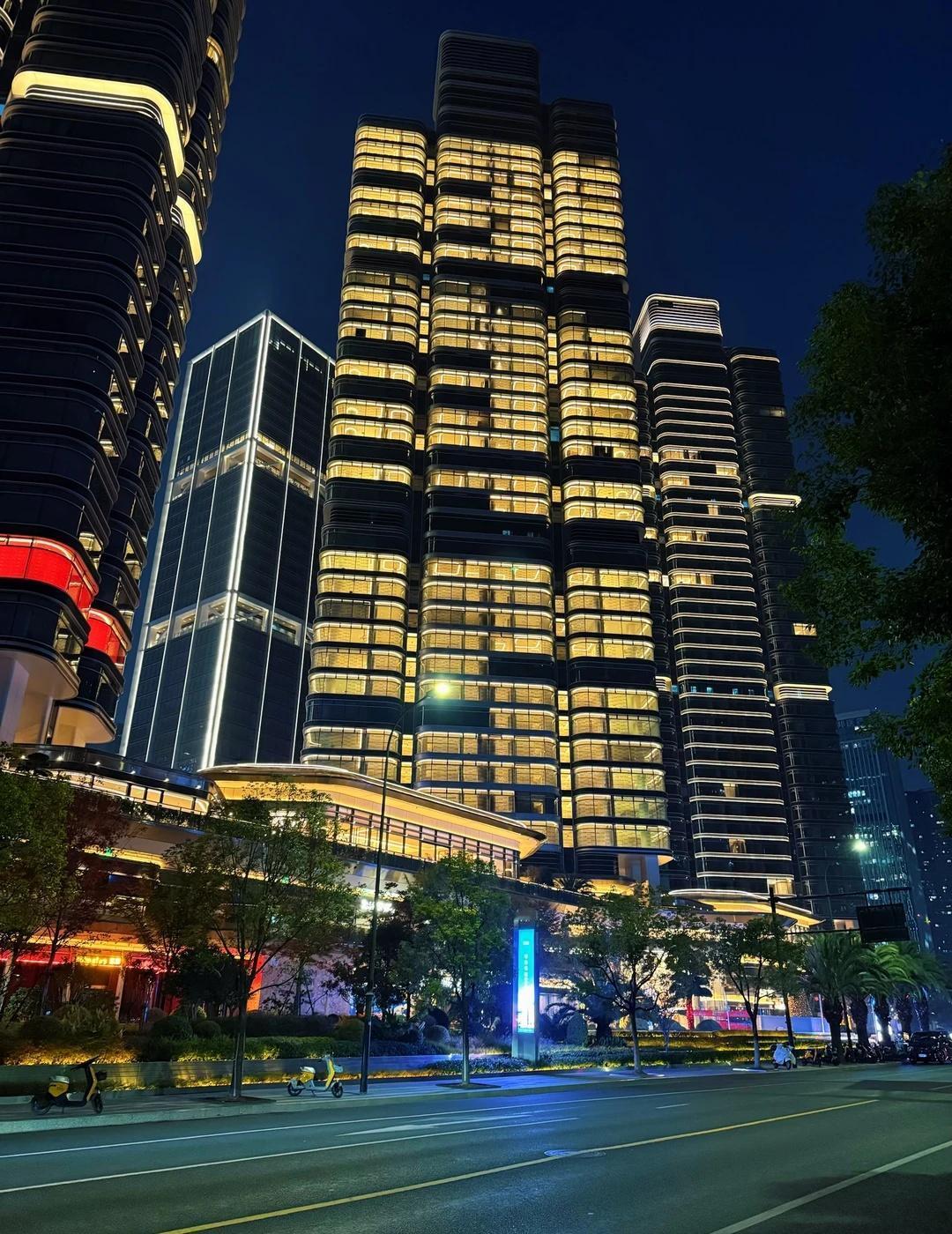 🧐“中国版西雅图”❓实探杭州新落成EIC
周末到杭州
专程来看了下刚刚交付杭州