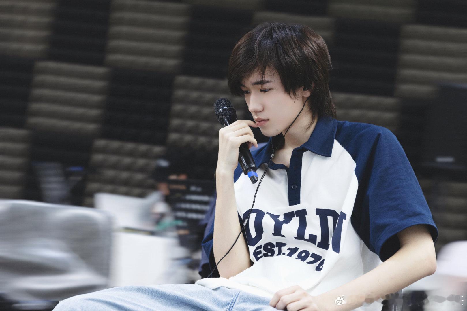 #时代少年团常州站观演出行指南#看到时代少年团出现的时候也是非常的激动和开心，大