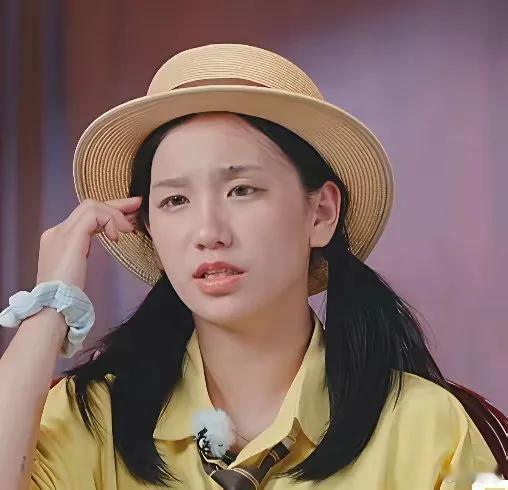 《再见爱人5》里27岁的何美延，简直给女生们来了一记响亮的“警钟”，就像在平静湖