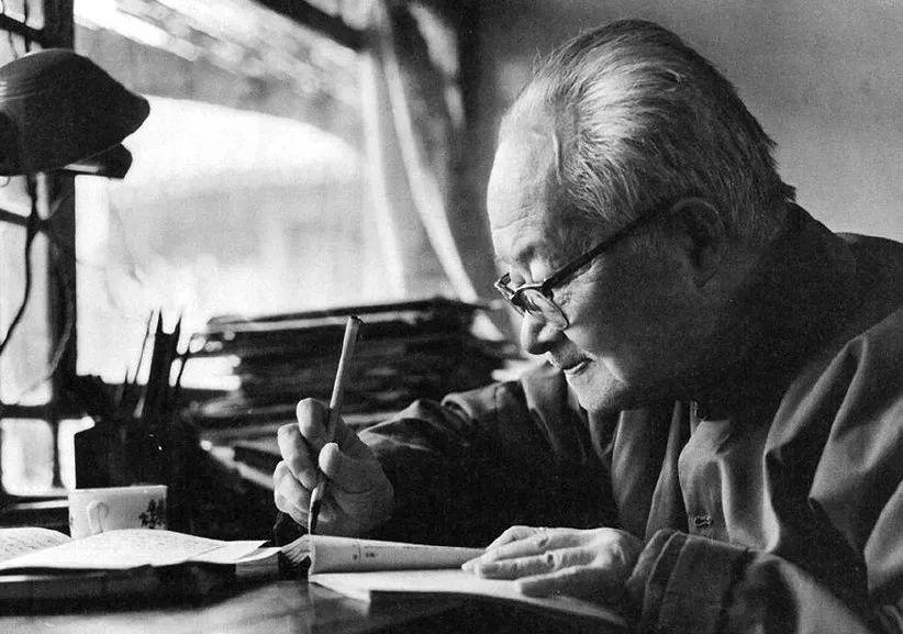 1988年5月10日，沈从文先生告别人世，享年86岁。过了几天，一名台湾记者致电