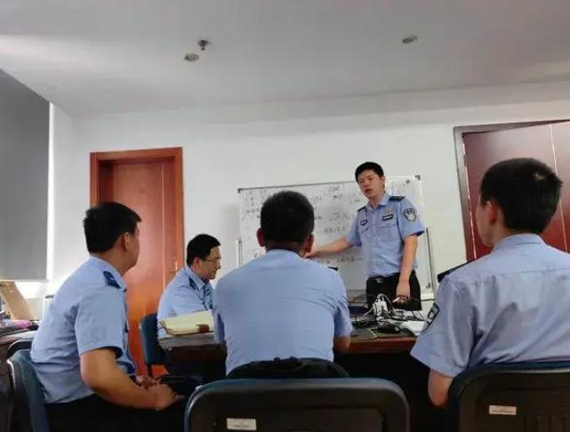 女子同时供职 16 家公司却从不上班，全国骗薪群体至少有七八百人
这么大--多到