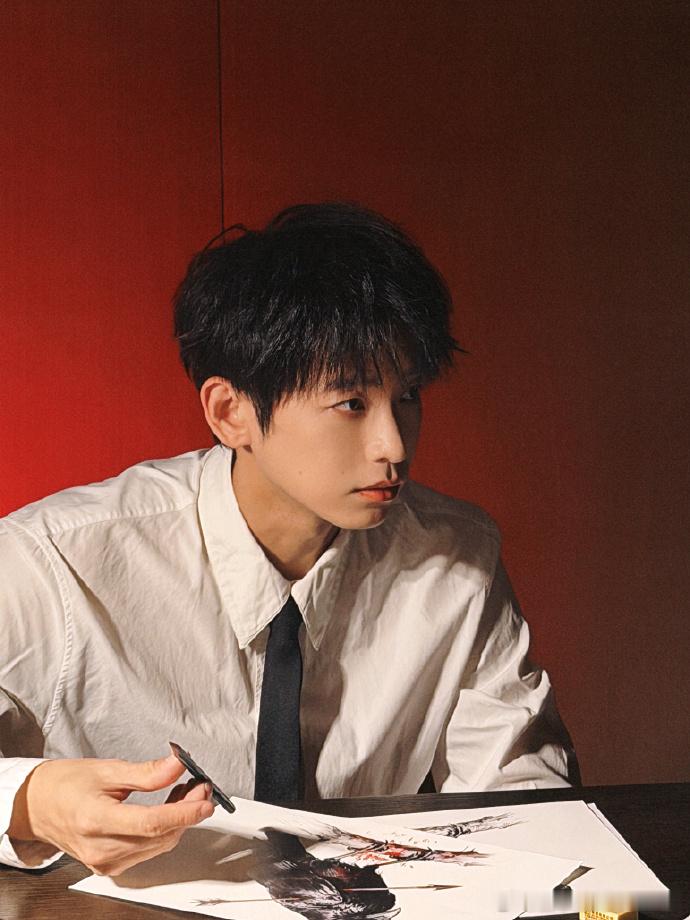 彭昱畅看似不会演实则不用演彭昱畅这演技看似不会演，实则不用演，这眼神完全魅惑人心