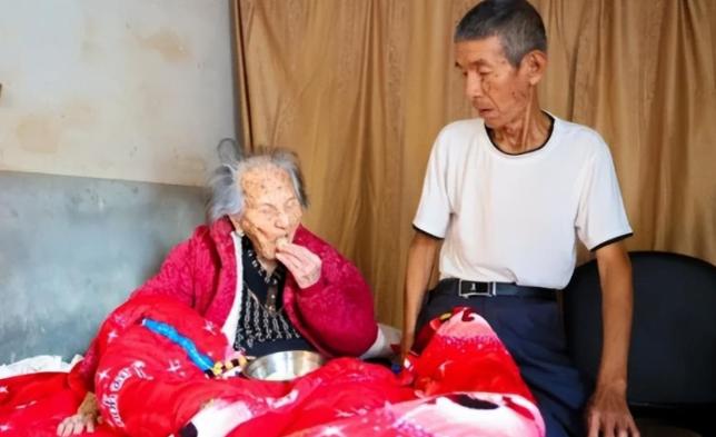“中国长寿之母”今年元旦离世，1902年出生的林蛇母，共有100多名儿孙，可让人
