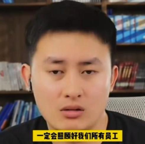 别拿张雪峰与武亮比，第一场直播，武亮能有心情出梗吗
 
他怎么能够幽默得来。理解