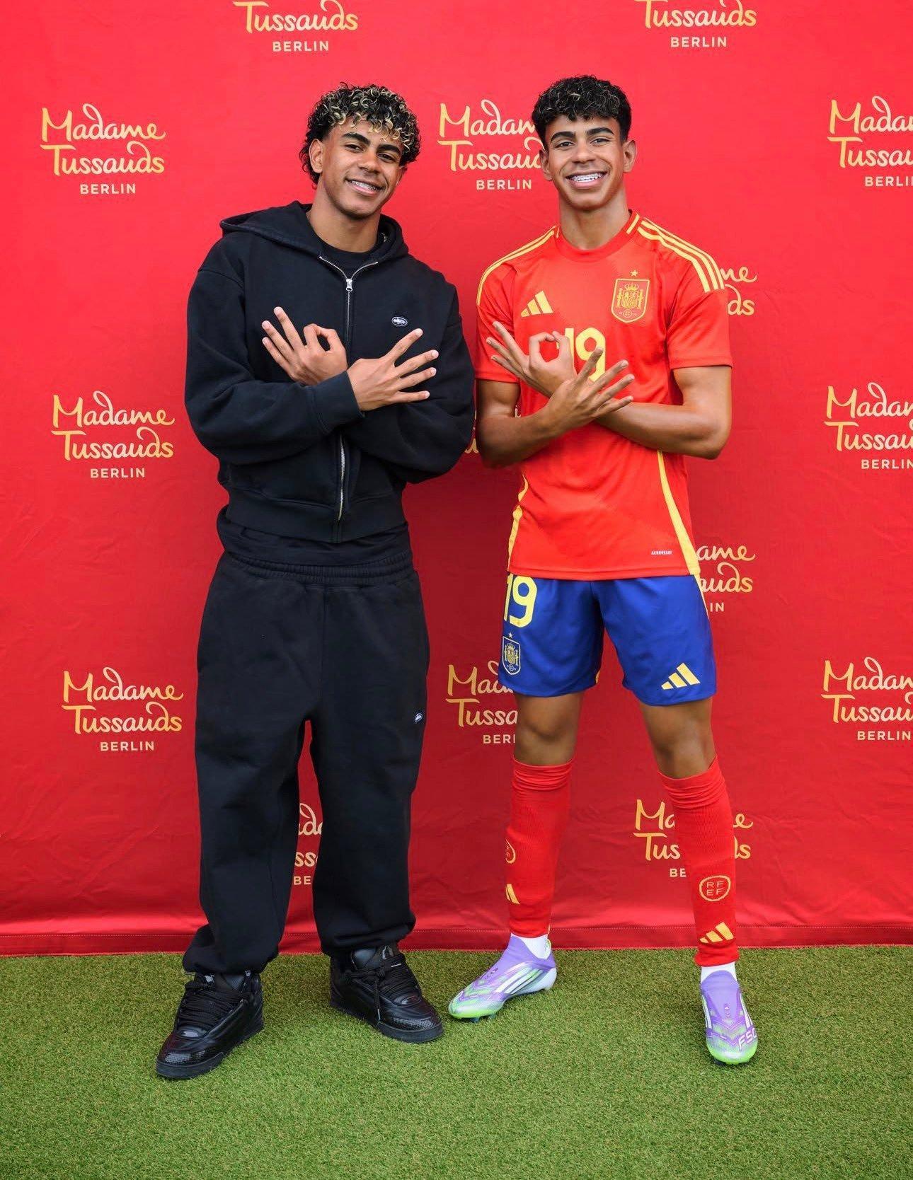 亚马尔和他的蜡像合影❤️🇪🇸巴萨世界杯至死不渝红蓝魂