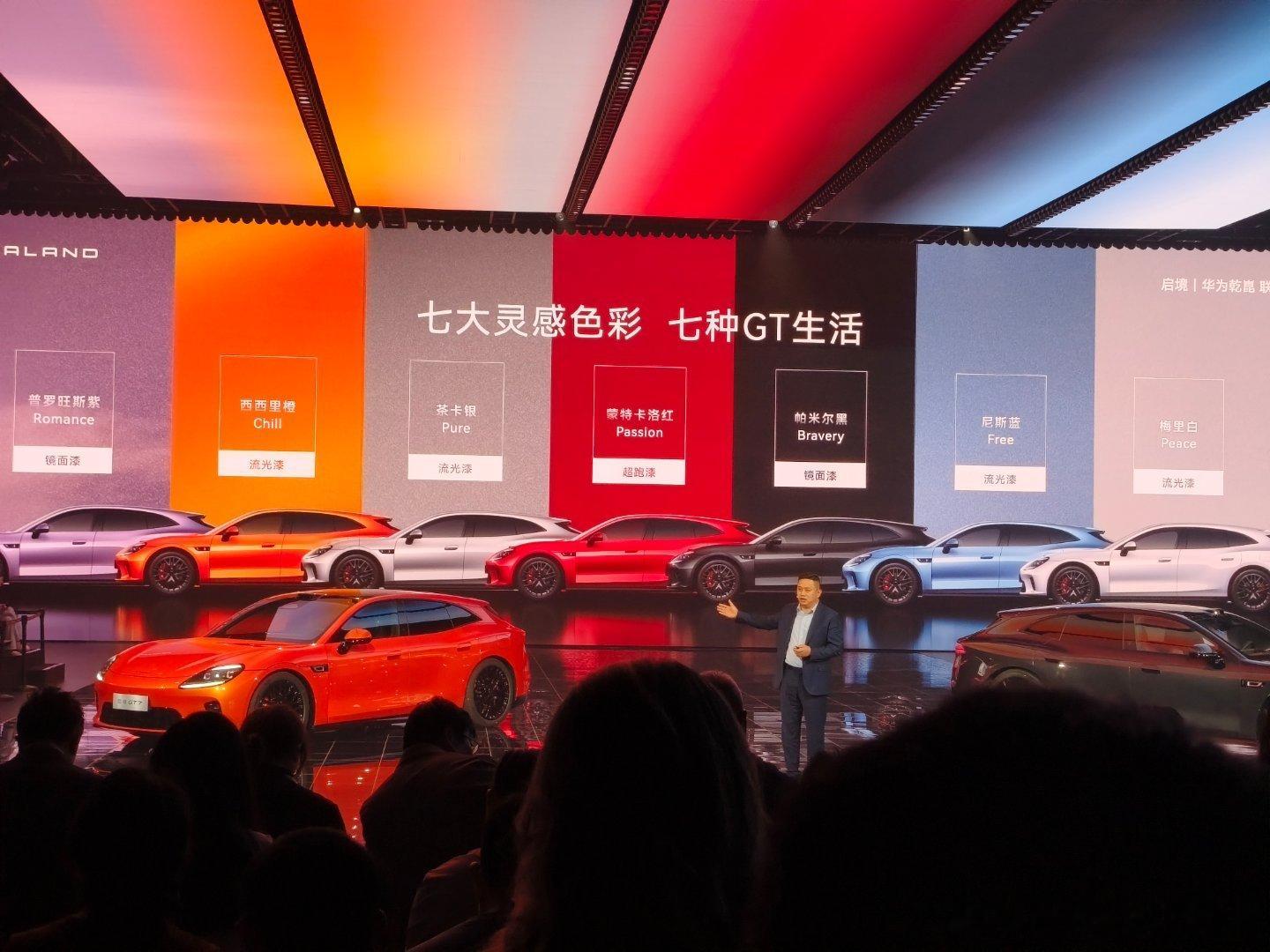 启境GT7大v聊车 为了这个车漆，刘总说投资了8000万但效果也是很明显的。肉眼
