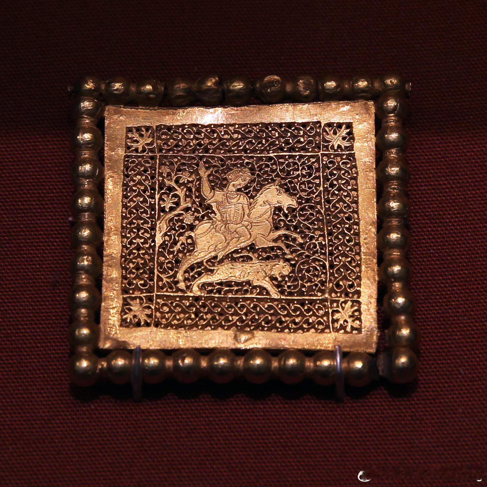 中世纪早期艺术  Early Medieval Art   镂空金饰牌  Ope