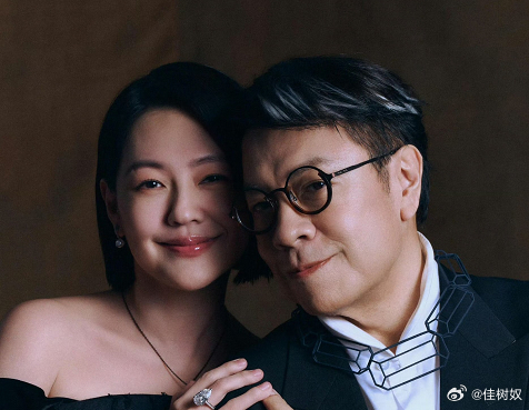 小S再次展现了她直言不讳的个性。 在对大S雕像的纪念会上，小S和蔡康永畅所欲言。