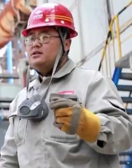 焊枪守初心！亓超锋，把工匠精神讲进工地一线
 
亓超锋，山东鲁碧建材有限公司机修