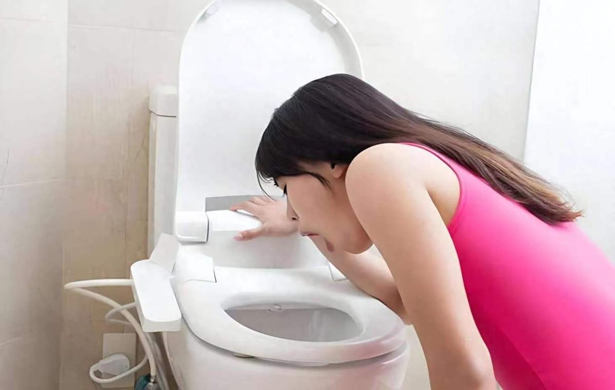 医生发现：肾病早期不是尿频，是频繁出现这2个症状，千万别忽视

很多人一说起肾病