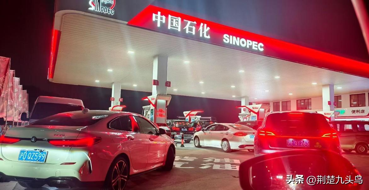 最近油价的消息又刷屏了，听说92号汽油可能要回到“9元时代”。油车车主以后用车真
