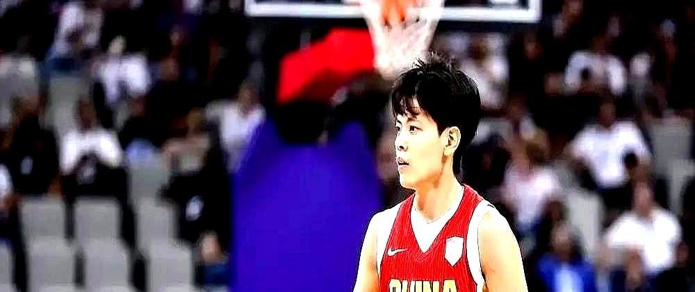 14人名单塞10个大个，只留4个后卫死扛。这阵容简直在走钢丝。
　　碰上日本队全