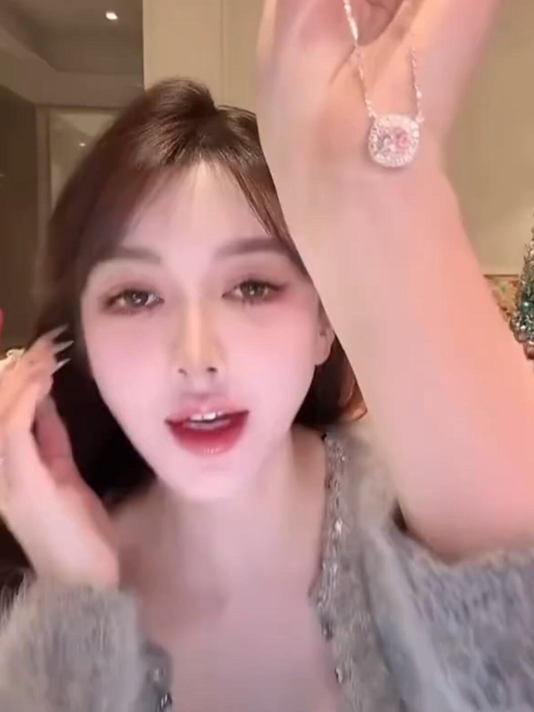 叶珂直播中途孩子哭了叶珂直播中途孩子哭了，故意的吧，想让黄晓明承认小孩的存在吧？