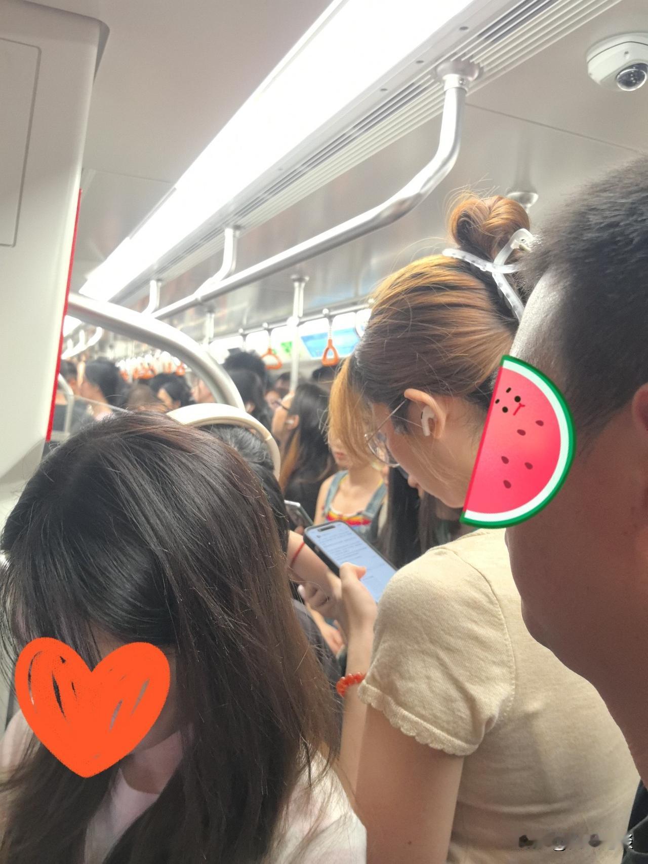40、50的中年人还要跟年轻人一起挤地铁！丢人吗？
按照一般发展规律，四五十岁的