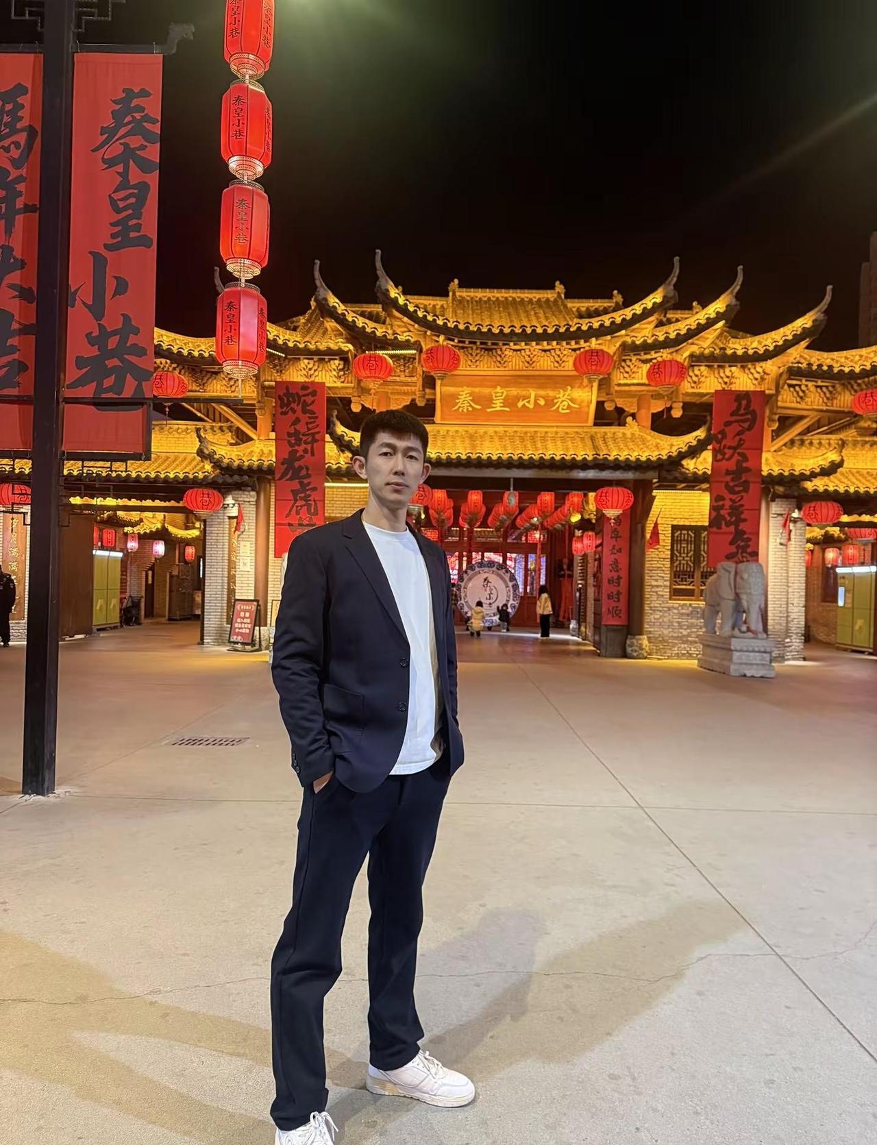 秦皇岛乔氏台球大师赛门口夜市逛一下~到秦皇岛了乔氏大师赛逛逛秦皇岛乔氏台球 台球