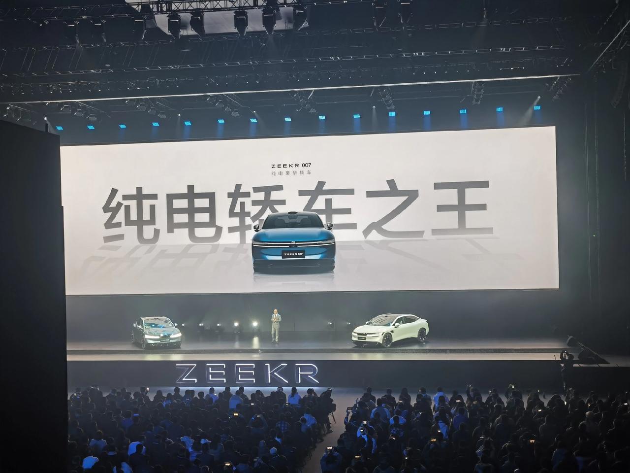 极氪007，智能泊车
想停就停，新手再也不怕了